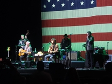 Willie Nelson & Family / Billy Strings / Larkin Poe / Brittney Spencer / Particle Kid on Sep 13, 2022 [384-small]