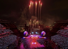 Coldplay / H.E.R. / Lizzy McAlpine on Jun 8, 2022 [673-small]
