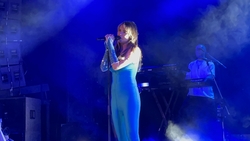 Mimi Webb on Sep 9, 2022 [874-small]