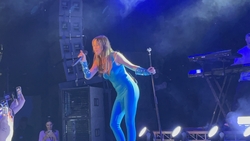 Mimi Webb on Sep 9, 2022 [876-small]