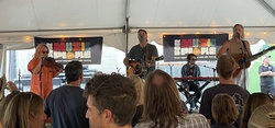 The Head and the Heart / Taylor Rae on Sep 19, 2022 [702-small]