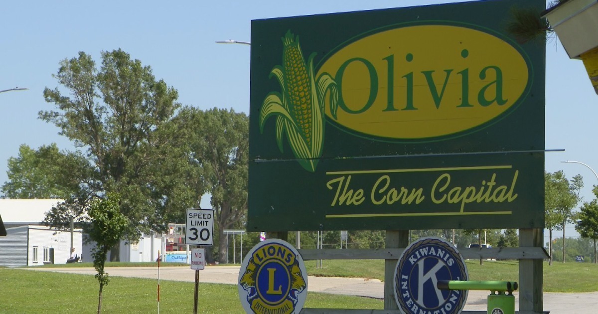 Concert Photos from A parade route in which Olivia road an Arabian in