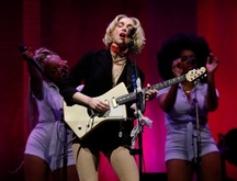 St. Vincent (shot by Bay Area News Group photographer Jane Tyska), tags: St. Vincent - Roxy Music 50th Anniversary Tour on Sep 26, 2022 [984-small]