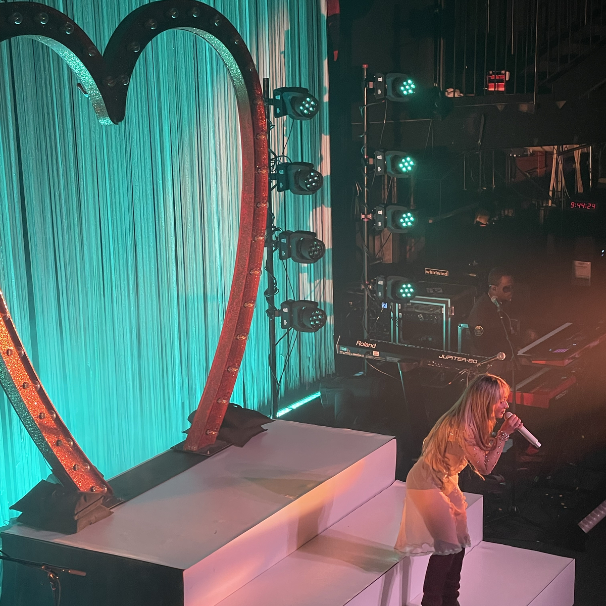 Sabrina Carpenter Concert & Tour History (Updated for 2022) Concert