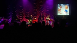She & Him Christmas Party on Dec 13, 2019 [797-small]