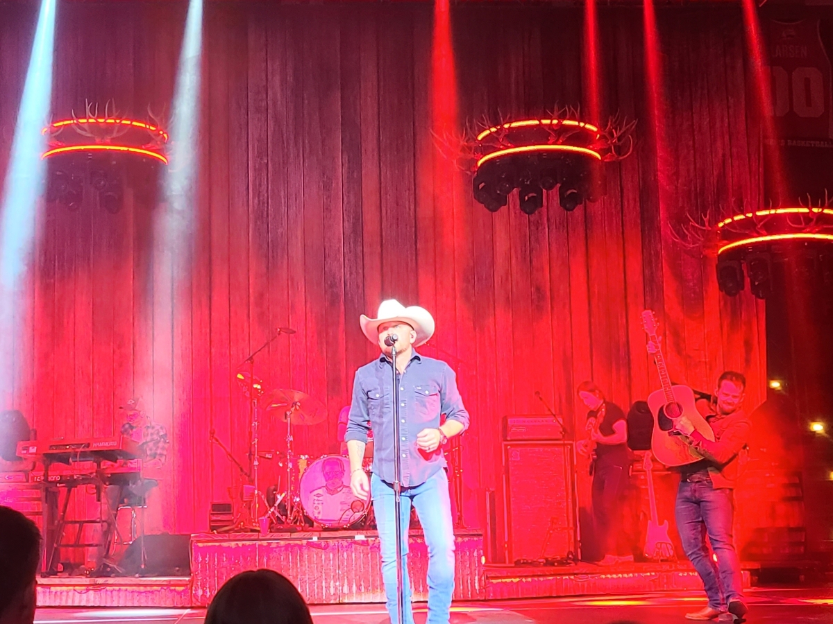 Justin Moore Concert & Tour History (Updated for 2022 2023) Concert