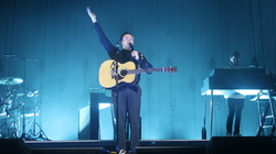 Alec Benjamin / Claire Rosinkranz / Sarah Cothran on Oct 14, 2022 [250-small]