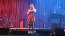 Alec Benjamin / Claire Rosinkranz / Sarah Cothran on Oct 14, 2022 [262-small]
