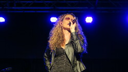 Dana Fuchs on Oct 14, 2022 [903-small]