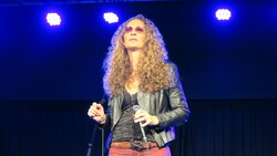 Dana Fuchs on Oct 14, 2022 [906-small]