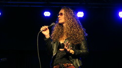 Dana Fuchs on Oct 14, 2022 [908-small]