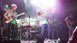 tags: Young the Giant - Young the Giant / The Apache Relay on Jul 20, 2012 [232-small]