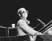 Elton John / Billy Connolly on Jun 29, 1976 [481-small]