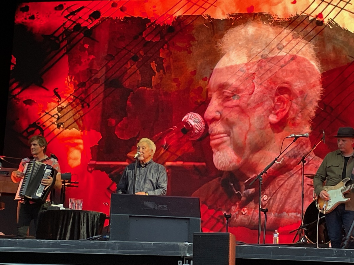 tom-jones-concert-tour-history-updated-for-2023-concert-archives