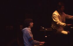 Peter Gabriel on Mar 11, 1977 [062-small]
