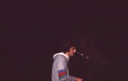 Peter Gabriel on Mar 11, 1977 [075-small]