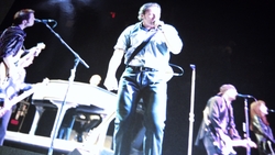 Bruce Springsteen and the E Street Band / Bruce Springsteen on Apr 30, 2000 [746-small]