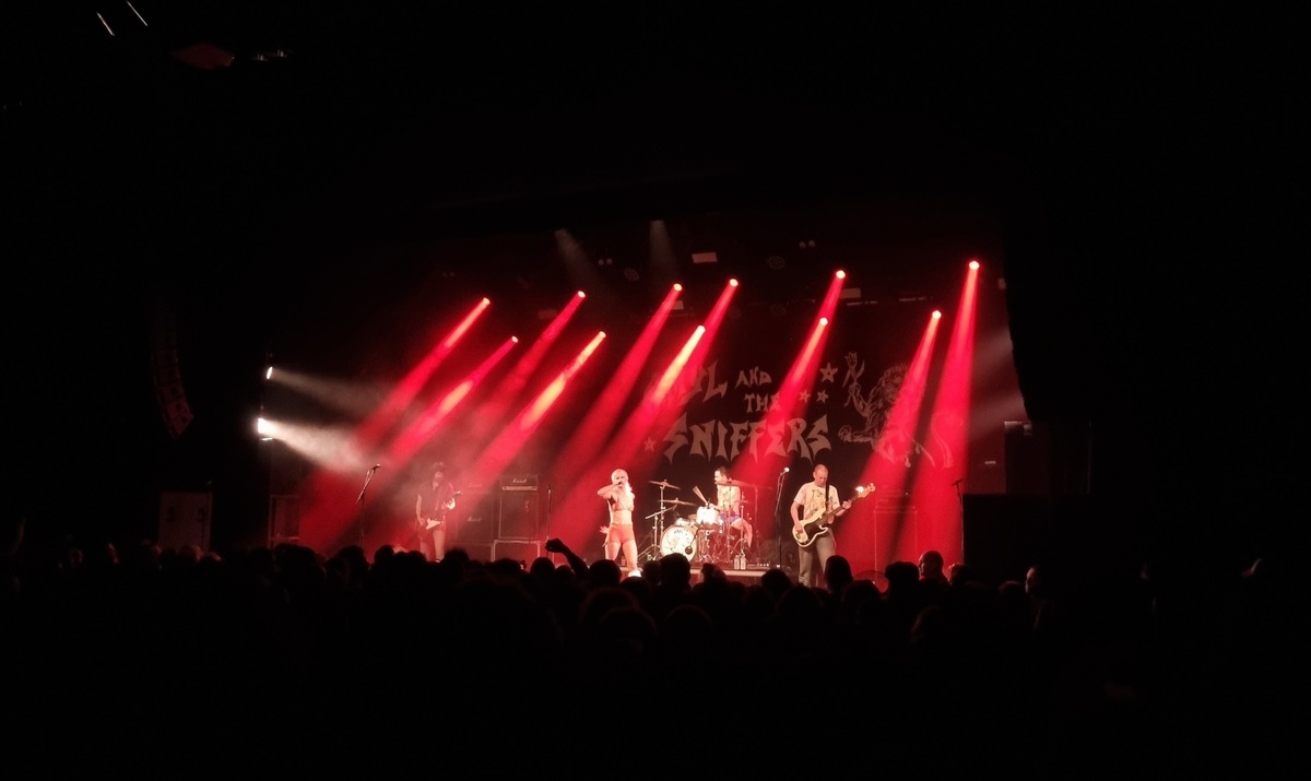 Nov 15, 2022 Amyl & The Sniffers / C.O.F.F.I.N at Trix Zaal Antwerp