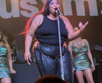 Lizzo on Oct 5, 2022 [622-small]