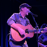 Peter Mulvey / SistaStrings on Oct 6, 2022 [901-small]