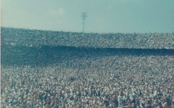 Fleetwood Mac / Loggins And Messina / Lynrd Skynyrd / Rod Stewart and the Faces on Aug 31, 1975 [920-small]