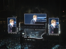 Elton John on Nov 19, 2022 [953-small]