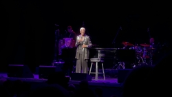 Dionne Warwick on Dec 15, 2022 [087-small]