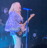 Ellie Goulding / L Devine on Oct 17, 2021 [346-small]