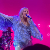 Ellie Goulding / L Devine on Oct 17, 2021 [347-small]
