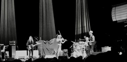 Jeff Beck / Sharon corr on Jun 2, 2022 [569-small]