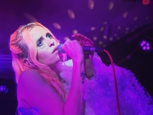 Kyla La Grange / Lindsay Munroe on Oct 14, 2022 [146-small]