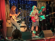 Hussy, Memes / Robbie & Mona / HUSSY (UK) on Mar 31, 2022 [204-small]