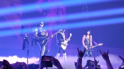 KISS / The New Roses on Jun 1, 2022 [559-small]