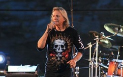 Helix, Rock 'N Roar  on Aug 12, 2011 [938-small]