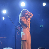 Suki Waterhouse on Nov 25, 2022 [118-small]