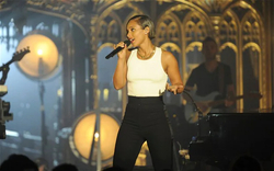 Alicia Keys / Lianne La Havas on Sep 24, 2012 [209-small]