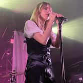 Suki Waterhouse / Blondshell on Jan 24, 2023 [064-small]