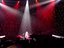 Tori Amos on Nov 29, 2017 [379-small]