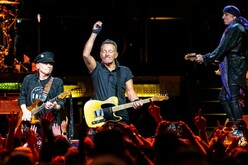 Bruce Spingsteen & The E Street Band / Bruce Springsteen on Feb 1, 2023 [015-small]