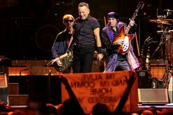 Bruce Spingsteen & The E Street Band / Bruce Springsteen on Feb 1, 2023 [029-small]
