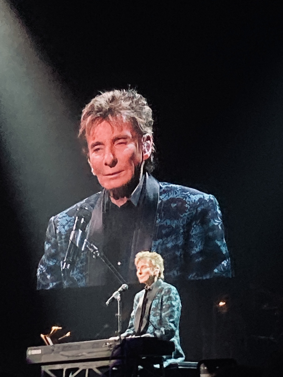 barry manilow tour review
