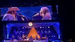 Chris Stapleton / Elle King on Oct 20, 2022 [982-small]