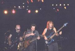 Galen Henson (rhythm guitar), Dave LaRue (bass), Jeff Campitelli (drums), Joe Satriani on May 10, 2006 [174-small]