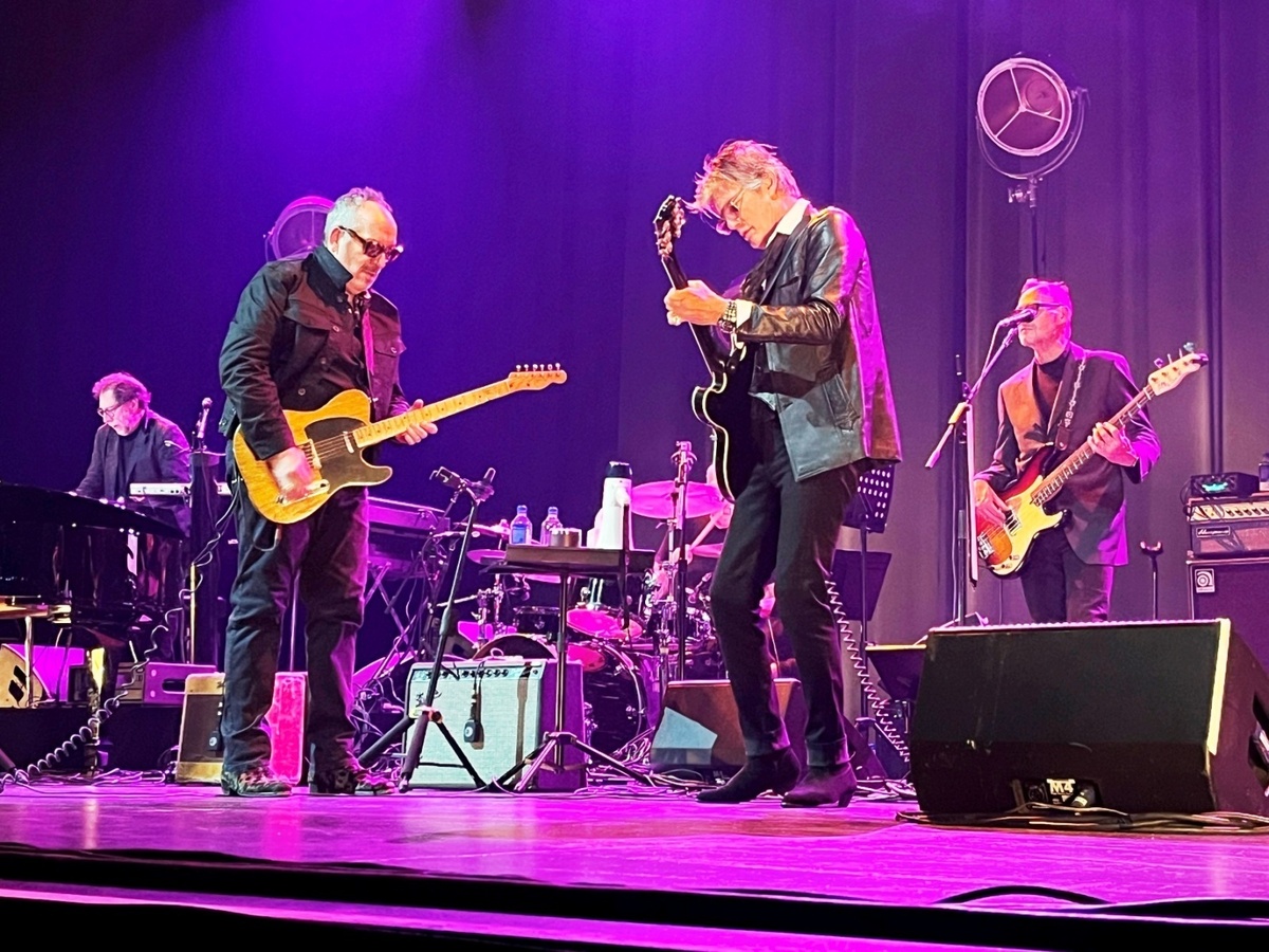 Elvis Costello Concert & Tour History (Updated for 2023) | Concert Archives