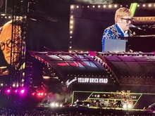Elton John on Nov 17, 2022 [763-small]