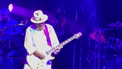 Santana / Carlos Santana on Jan 27, 2023 [214-small]