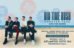 Big Time Rush / Dixie D'Amelio on Jul 3, 2022 [428-small]
