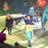 Garth Brooks / Trisha Yearwood on Feb 13, 2016 [811-small]