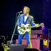 Chris Isaak on Dec 17, 2022 [487-small]