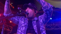 Michael Ray / Frank Vieira on Apr 28, 2022 [007-small]